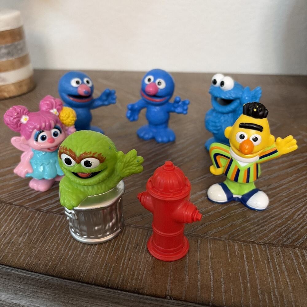 Lot of 6 Sesame Street Figures Cookie Monster Grover Abby Cabby Bert Oscar Toys